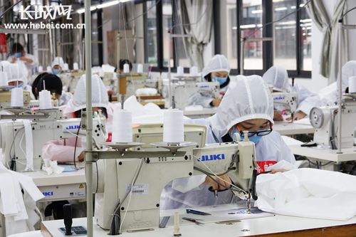 復(fù)工轉(zhuǎn)產(chǎn)保防控 衡水這家服裝廠轉(zhuǎn)產(chǎn)防護(hù)服支援戰(zhàn) 疫 一線