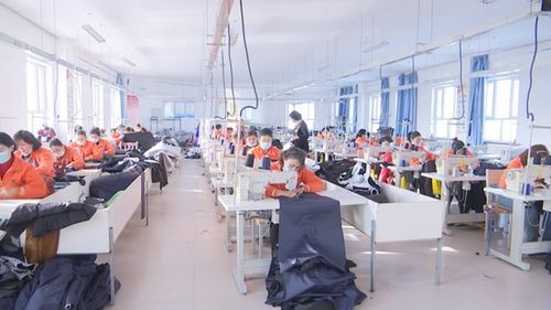 家門口的服裝加工廠讓巧手縫出幸福路