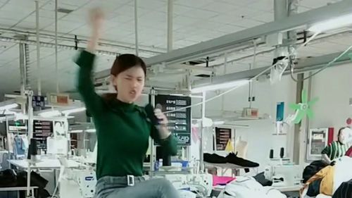 服裝廠女工的風采 才藝與美貌并存，彩禮觀念應理性看待